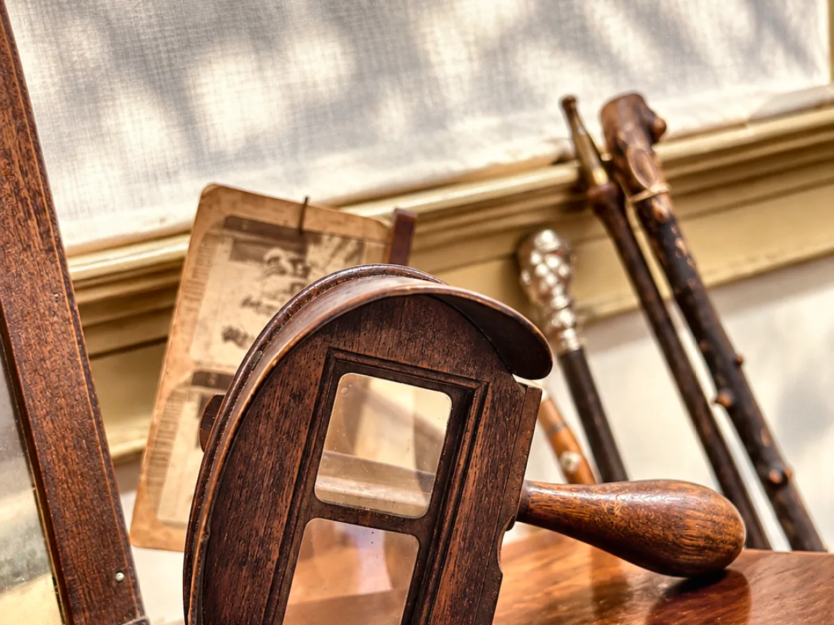 Wooden stereoscope viewer with a card held in its wire rack